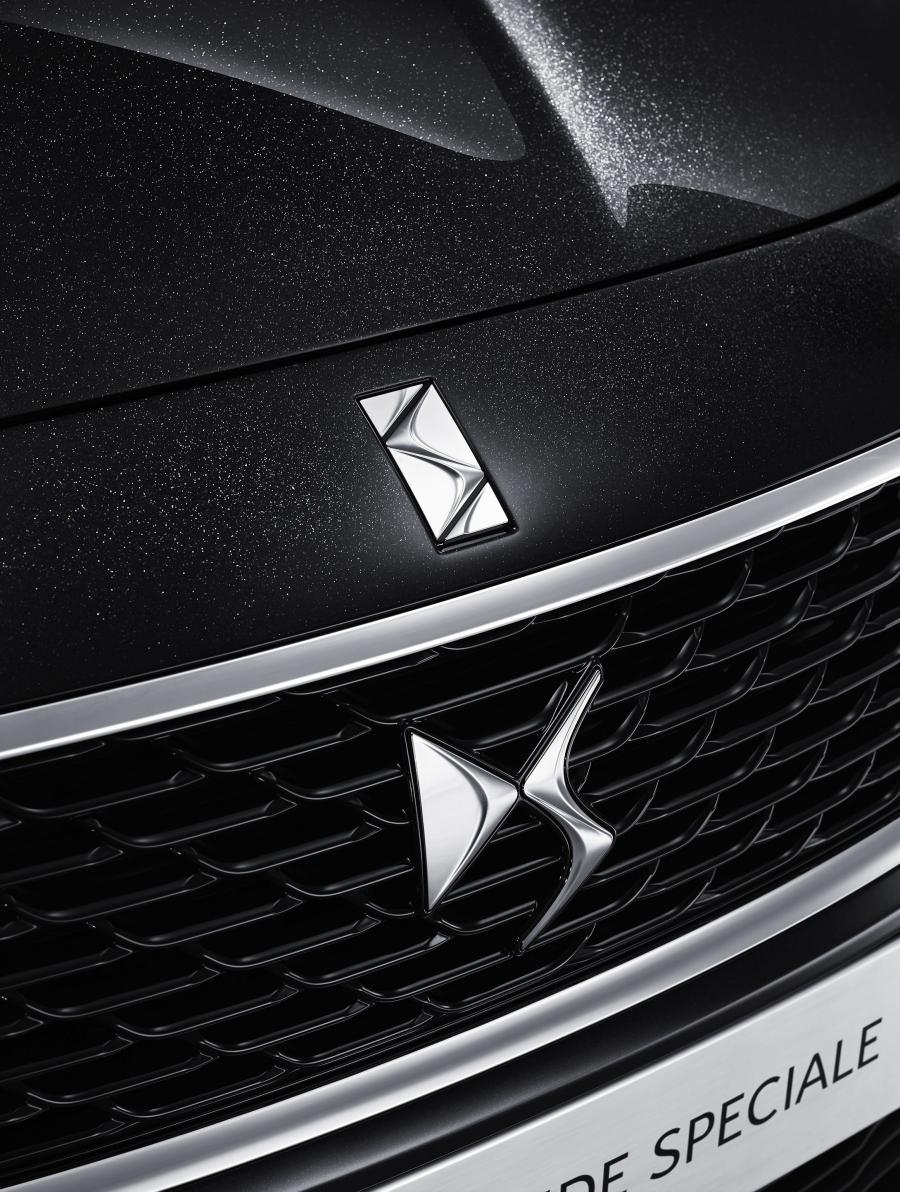 Логотип DS 5 Commande Speciale 2016 года  (фото 8 из 10)
